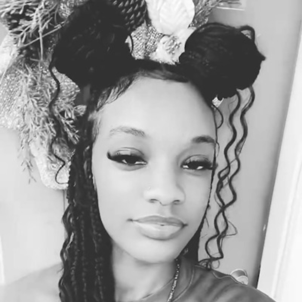 Meet your Posher, Jamira
